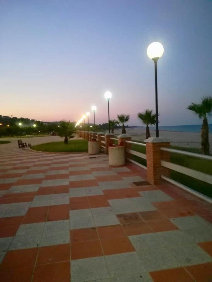 Appartamento nuovo Wi-Fi e cablato ethernet a pochi passi dal mare  Santa Caterina Dello Ionio Marina Esterno foto