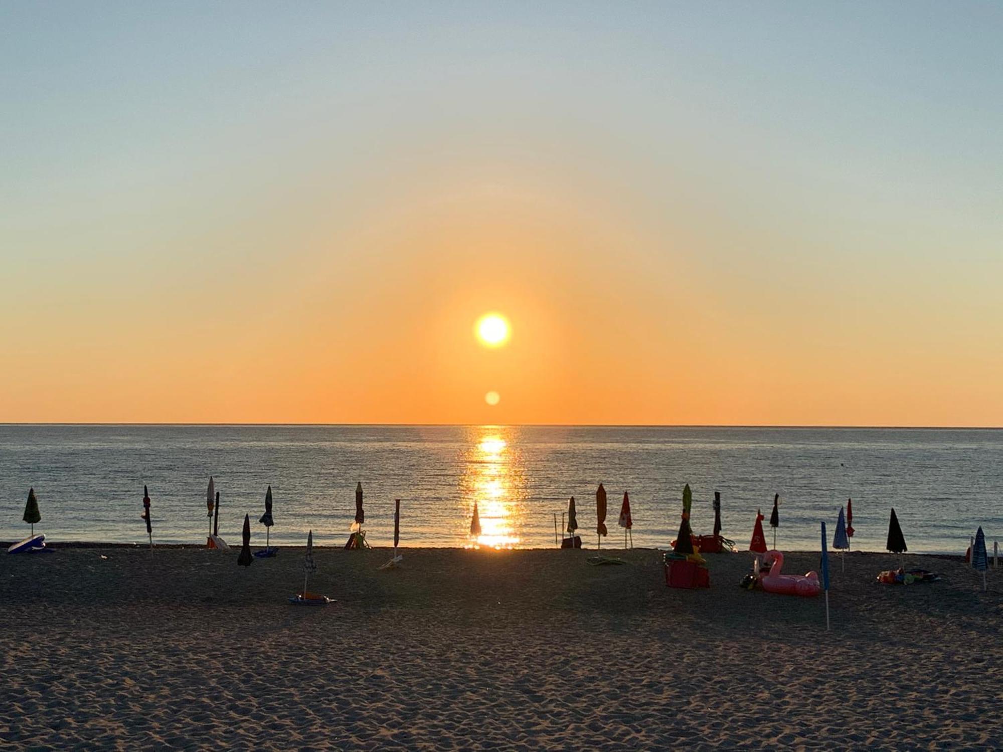 Appartamento nuovo Wi-Fi e cablato ethernet a pochi passi dal mare  Santa Caterina Dello Ionio Marina Esterno foto